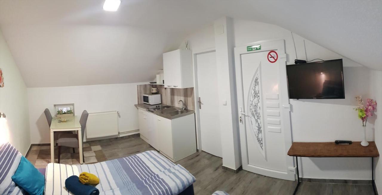 Apartman Ana Gracac 아파트 외부 사진